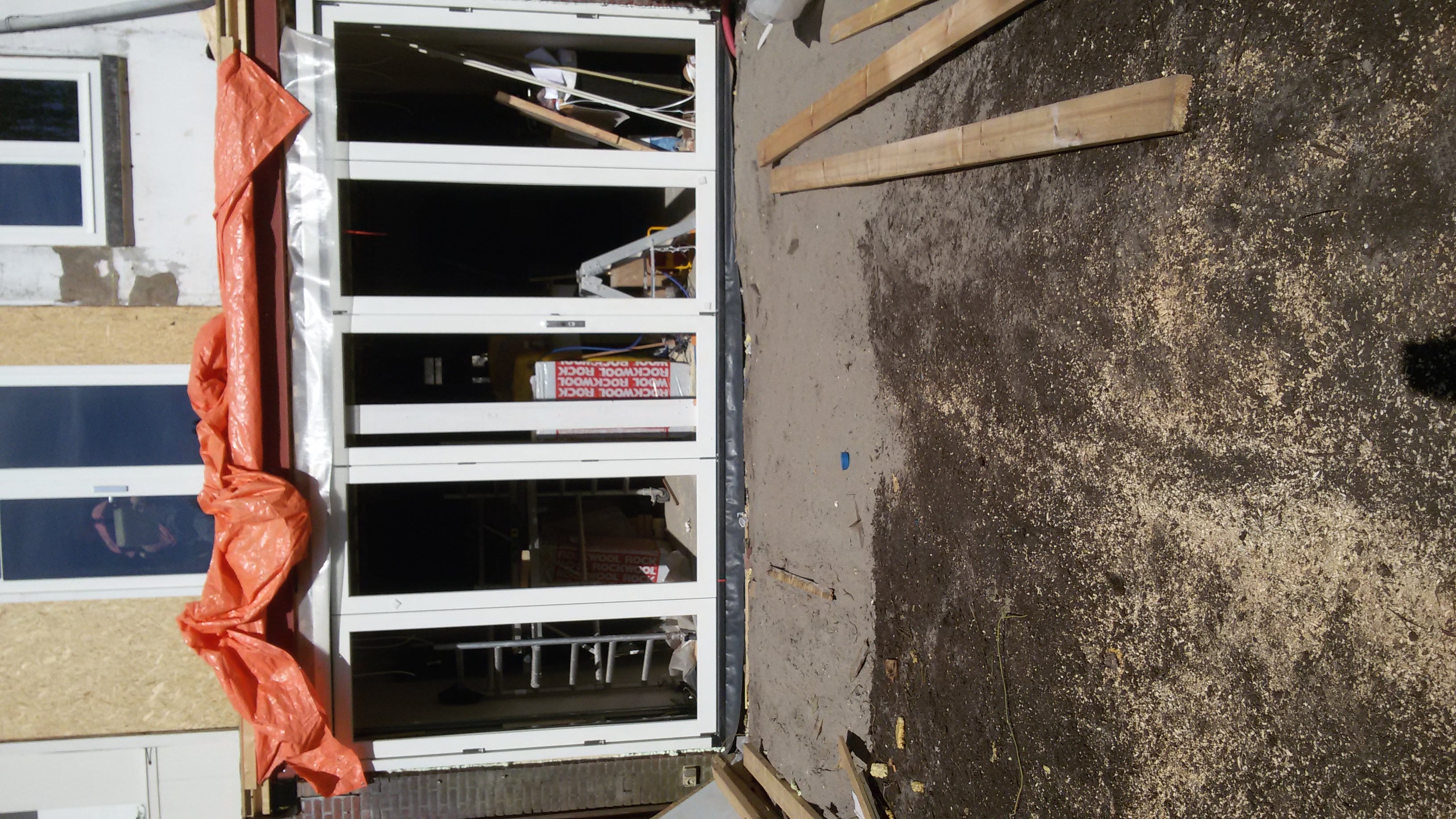 Nieuw geplaatst houten kozijn door timmerman Henk Oost
                        in Den Helder.